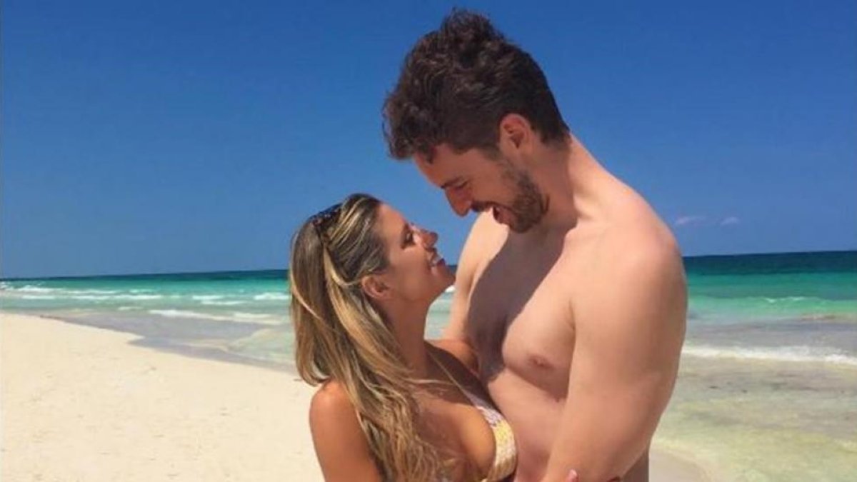Pau Gasol y su novia, la americana Catherine McDonell.-INSTAGRAM