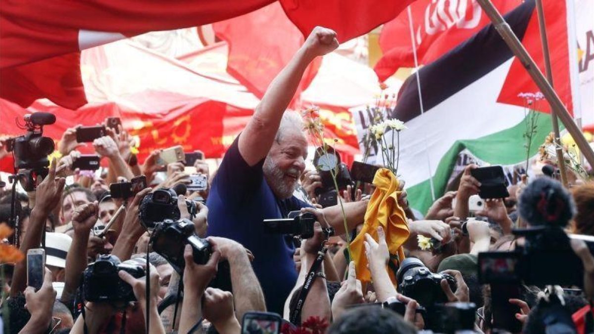 En el espacio vetado afirmaba que Lula sigue siendo candidato a la presidencia de Brasil.-AP / ANDRE PENNER