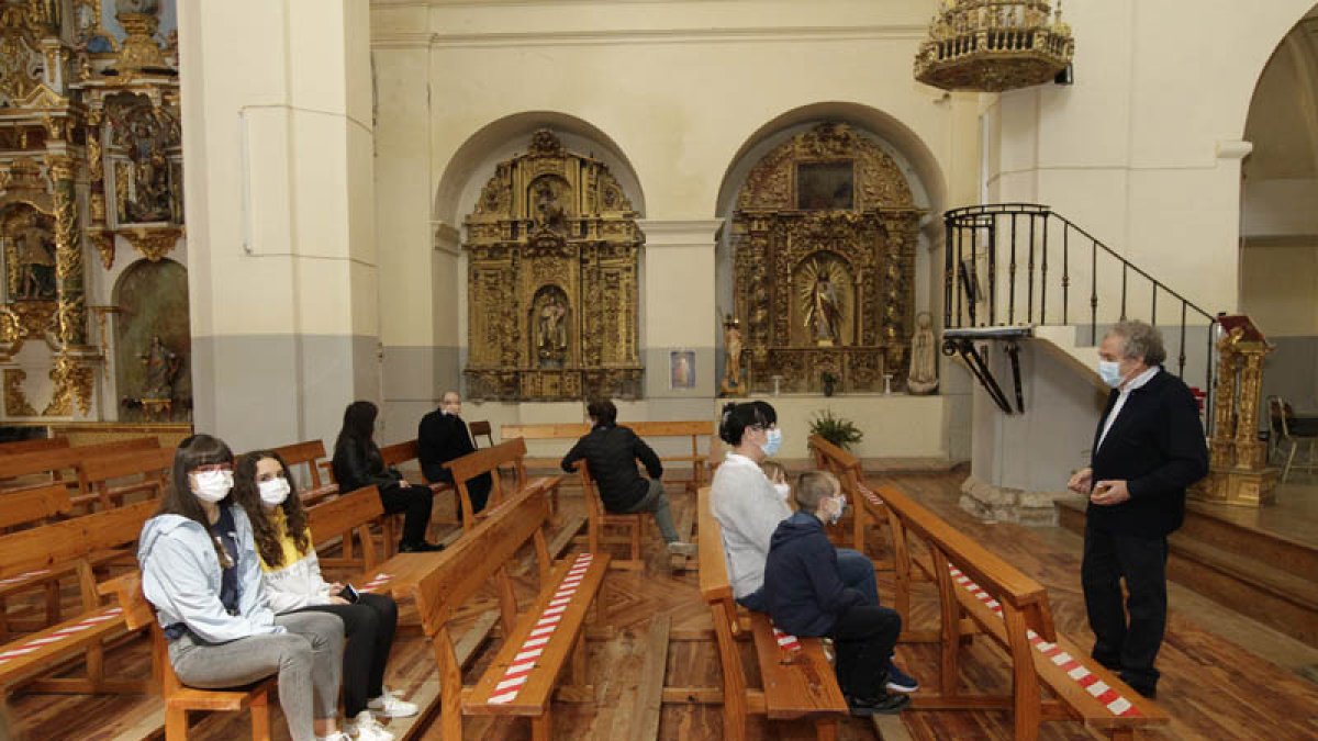 San Pedro Manrique recupera la celebración eucarística después de dos meses de confinamiento.-L.Á.T.
