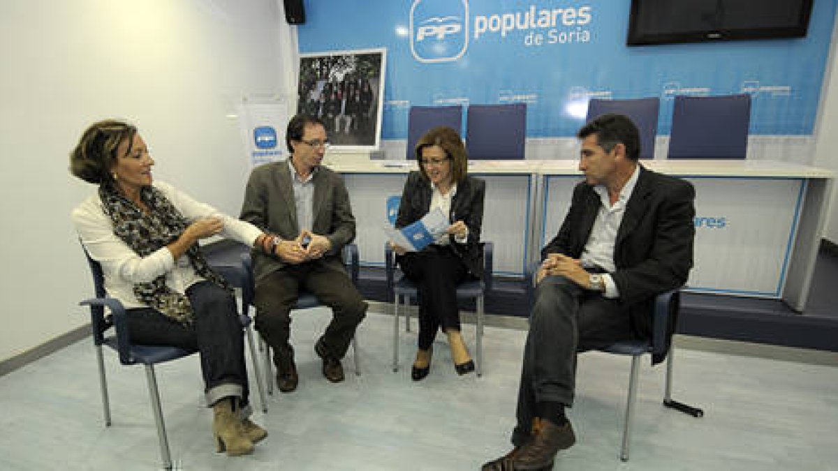 María Pérez, Gustavo Martínez, Marimar Angulo y Pedro Asensio debaten sobre la propuesta popular. / ÚRSULA SIERRA-