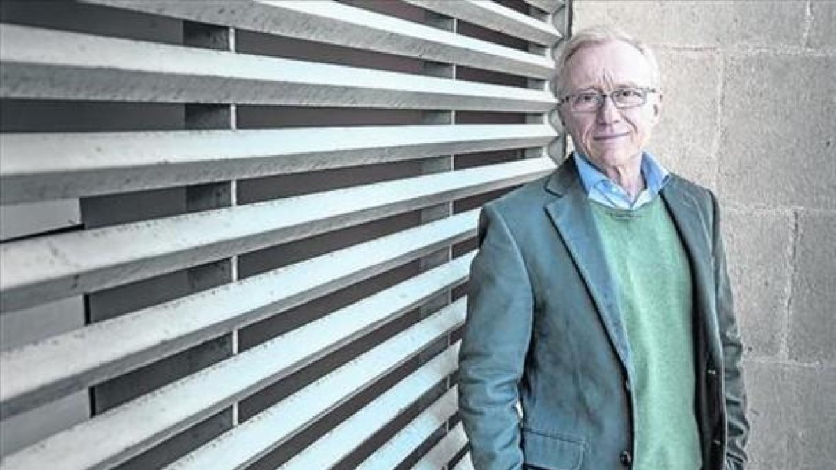 El escritor israelí David Grossman, en el patio del CCCB, recinto donde se celebra el festival Kosmopolis.-EL PERIÓDICO