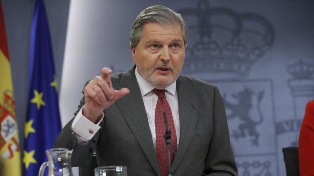 El portavoz del Gobierno y ministro de Cultura, Íñigo Méndez de Vigo-JUAN CARLOS HIDALGO