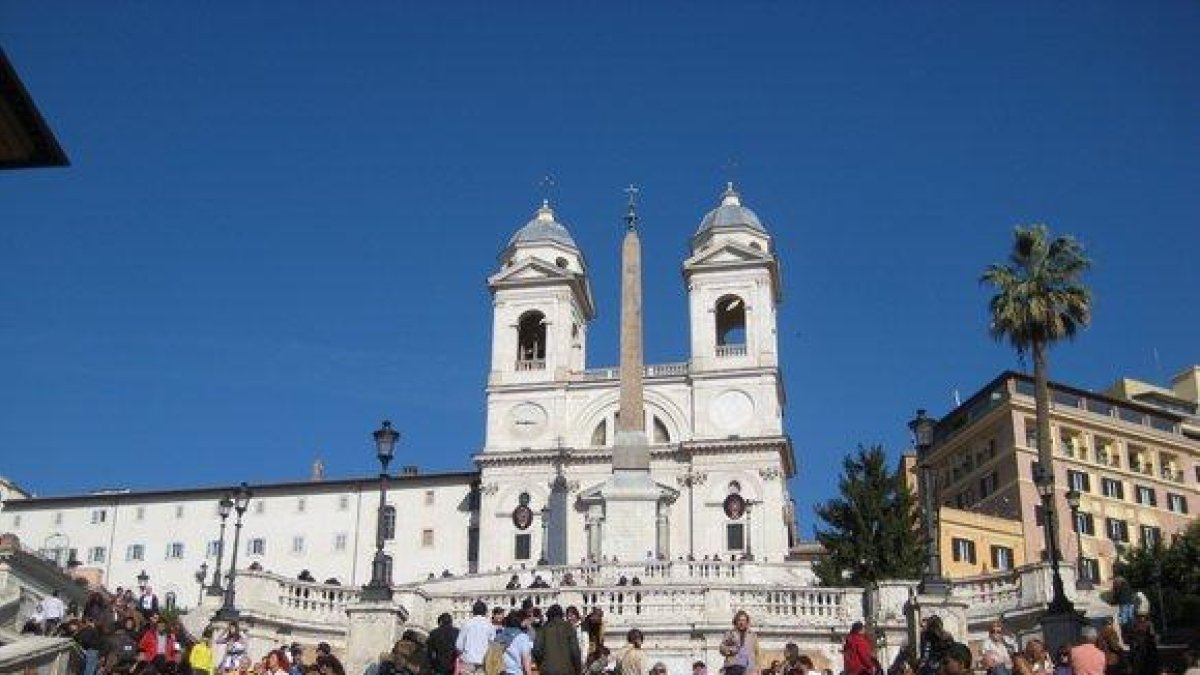 La escalinata de la Plaza de España de Roma.-