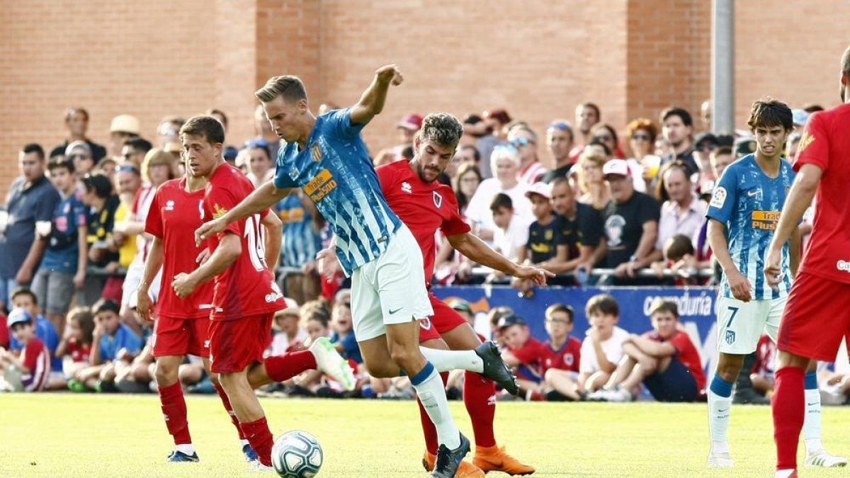 El Numancia cayó con el Atlético de Madrid en el amistoso de El Burgo de Osma.-MARIO TEJEDOR