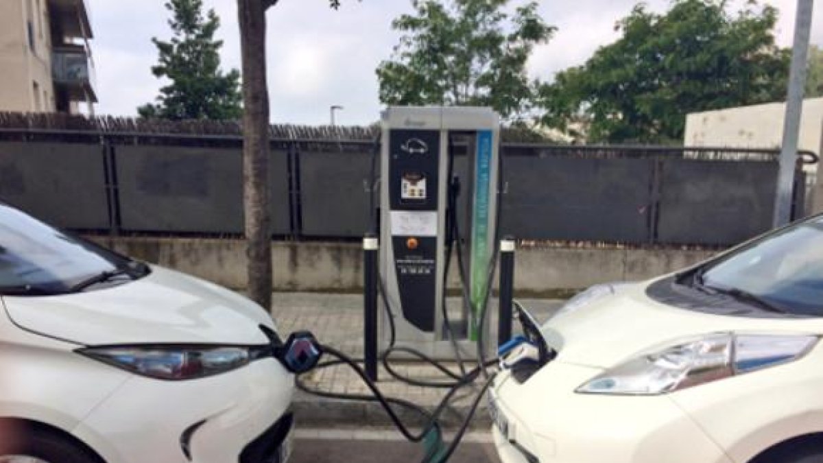 Punto de recarga para coches eléctricos.-