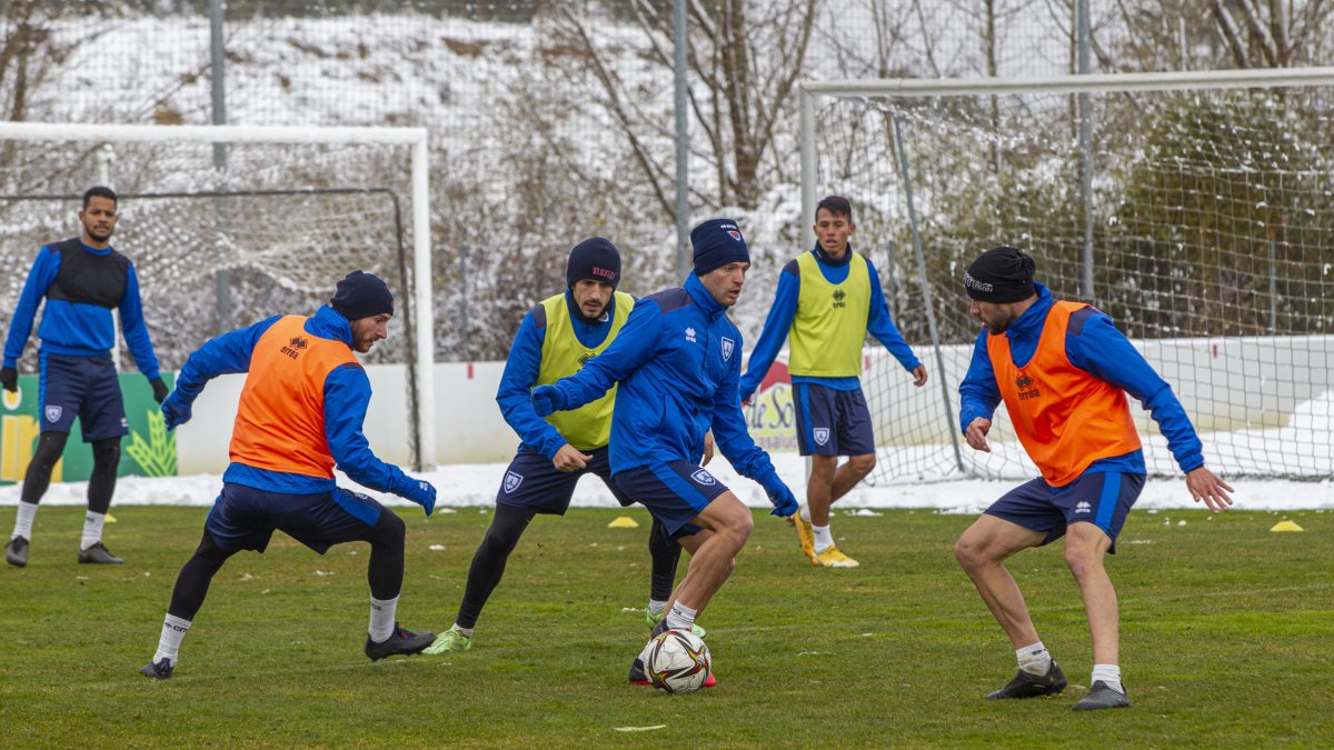 El Numancia ya entrena pensando en el primer partido del año. MARIO TEJEDOR