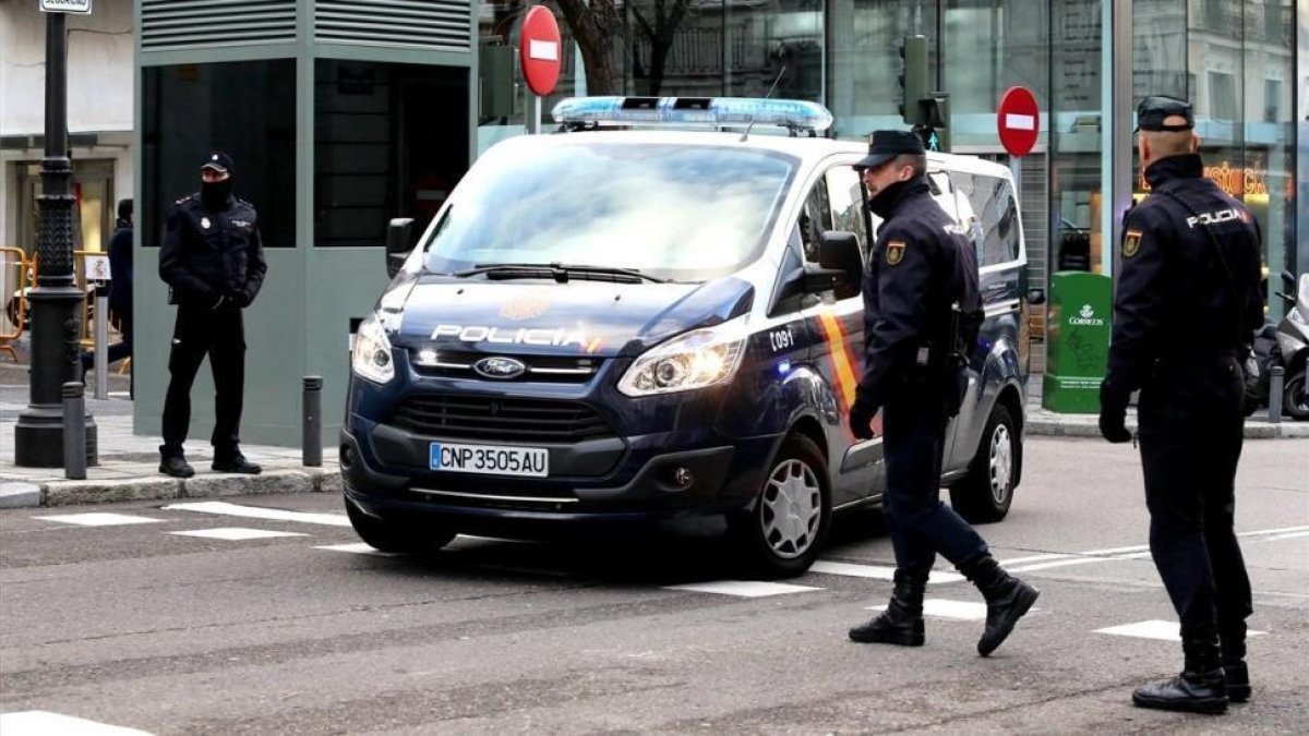 El furgón policial con los detenidos llega al Tribunal Supremo.-JUAN MANUEL PRATS
