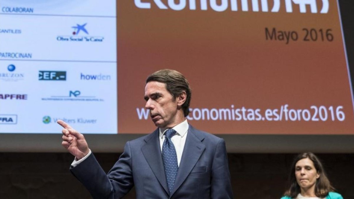 El expresidente del Gobierno José María Aznar, en un foro este viernes en Madrid.-EFE / EMILIO NARANJO
