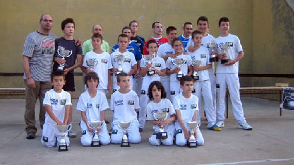 El equipo de Covaleda fue mejor que Duruelo en la final. / C.P. URBIÓN-