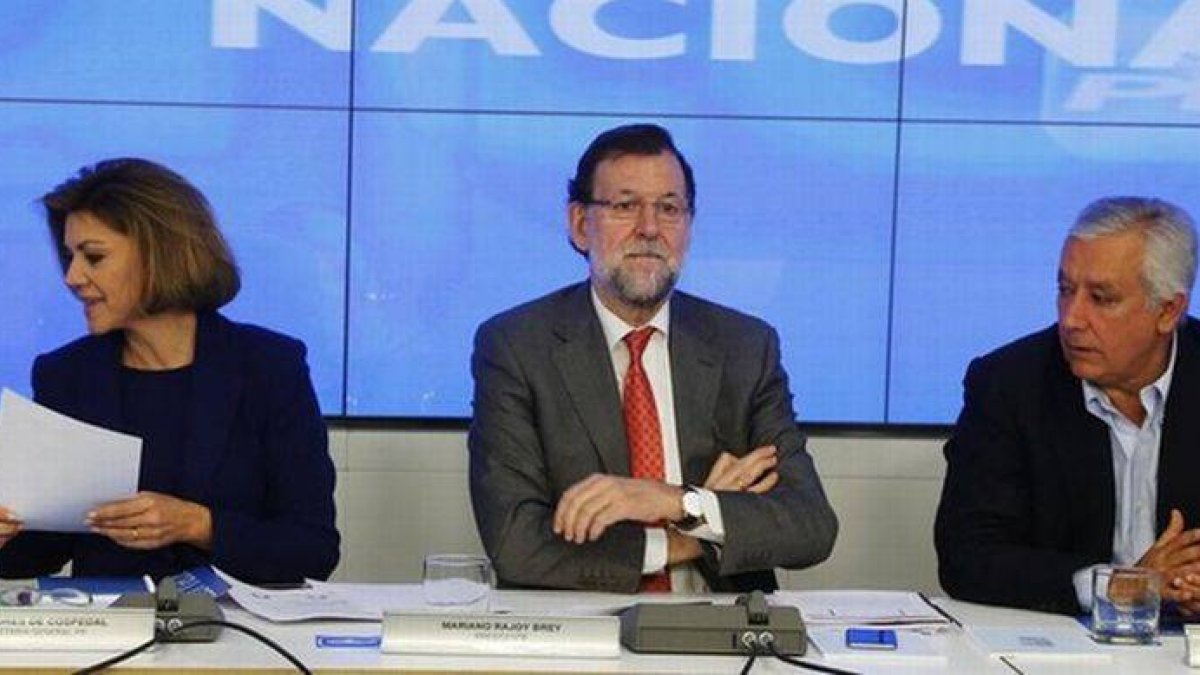 María Dolores de Cospedal, Mariano Rajoy y Javier Arenas, este lunes, en el comité ejecutivo nacional del PP.-Foto: AGUSTÍN CATALÁN