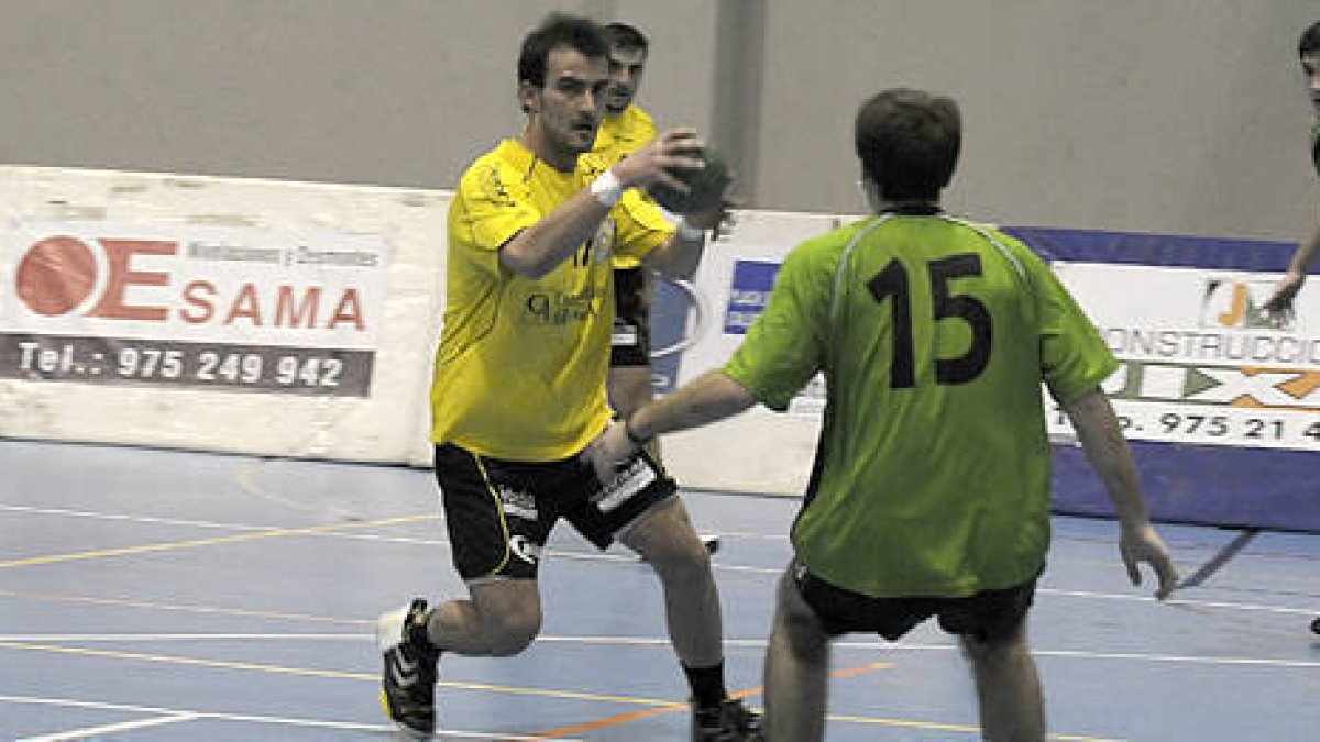 Buen partido de los sorianos en San Andrés. / U. Sierra-