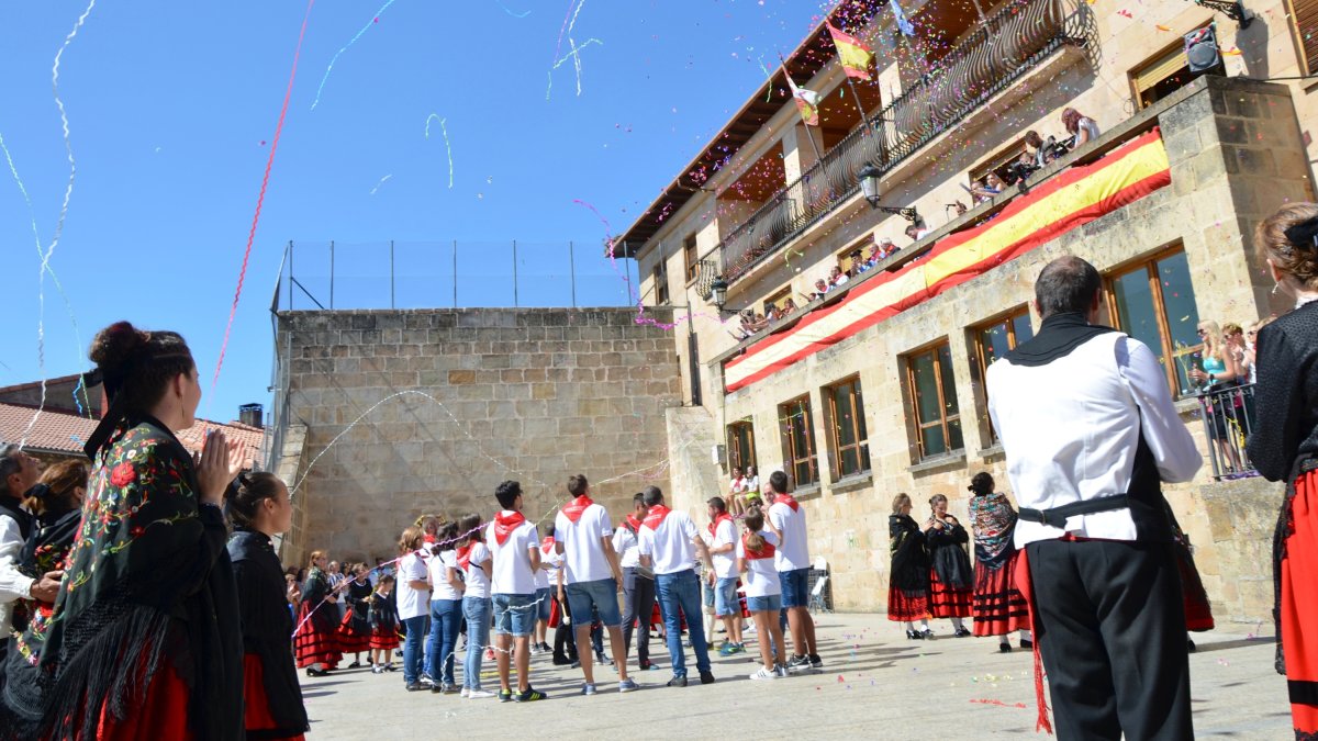 Imagen de archivo de fiestas de Duruelo.-RAQUEL FERNÁNDEZ