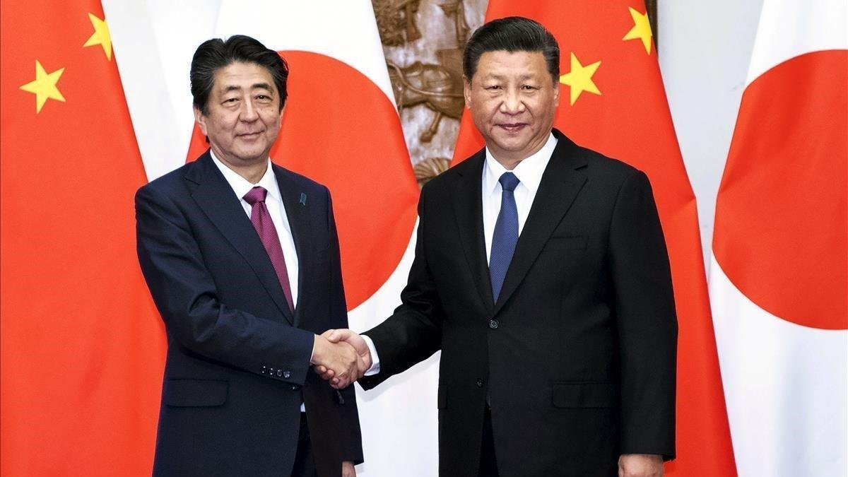 Xi Jinping, presidente de China, y Shinzo Abe, primer ministro de Japón.-AP / LI TAO XINHUA