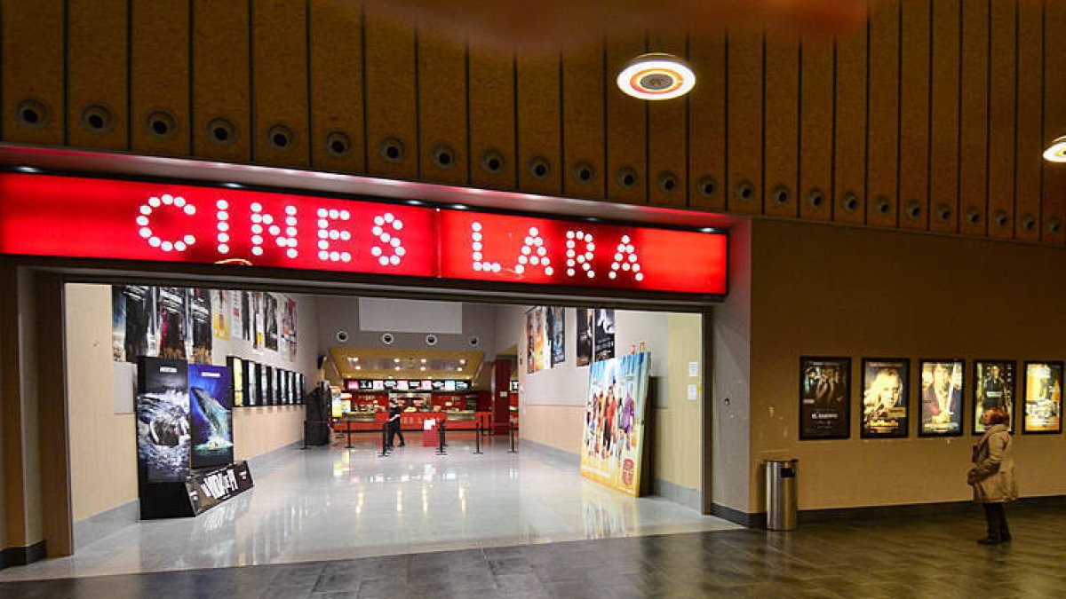 Instalaciones de los cines Lara en Camaretas. / VALENTÍN GUISANDE-