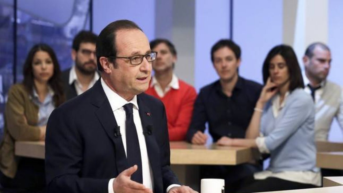 Francois Hollande  en una entrevista de Canal + en París.-Foto:   PHILIPPE WOJAZER / EFE