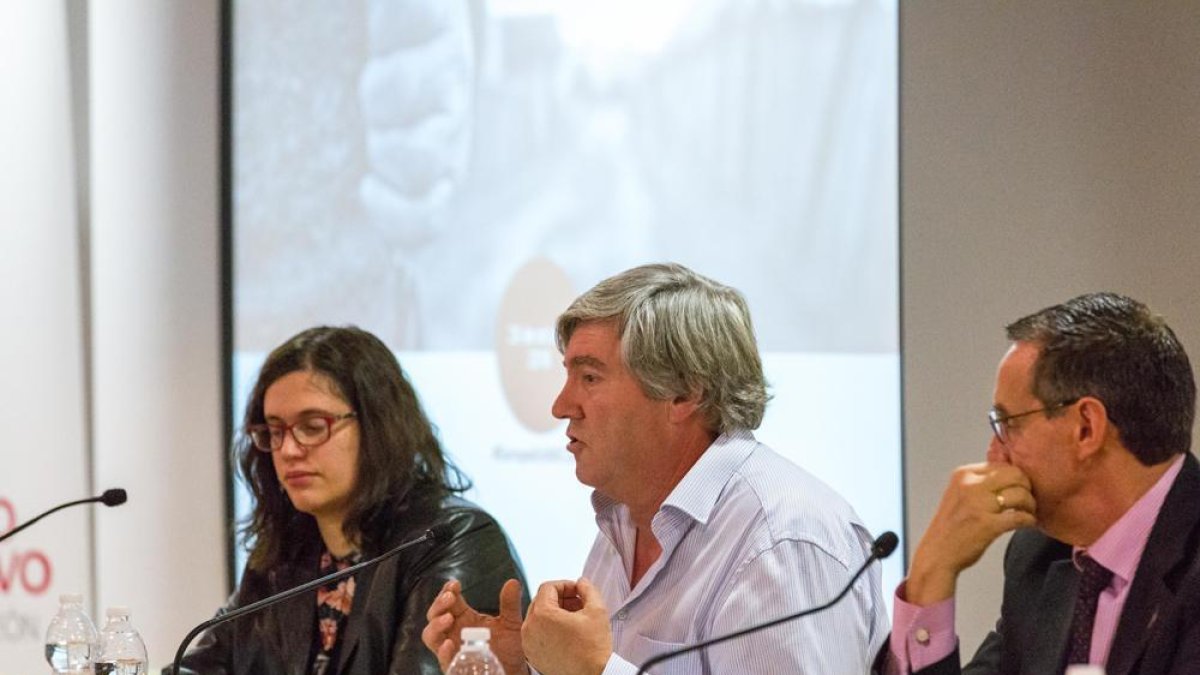 Paulino Herrero, el segundo por la izquierda, durante la jornada celebrada ayer en Zamora.-HDS