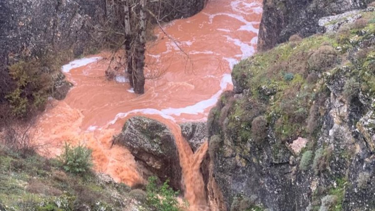 Crecida de un cauce en una imagen de archivo.-HDS