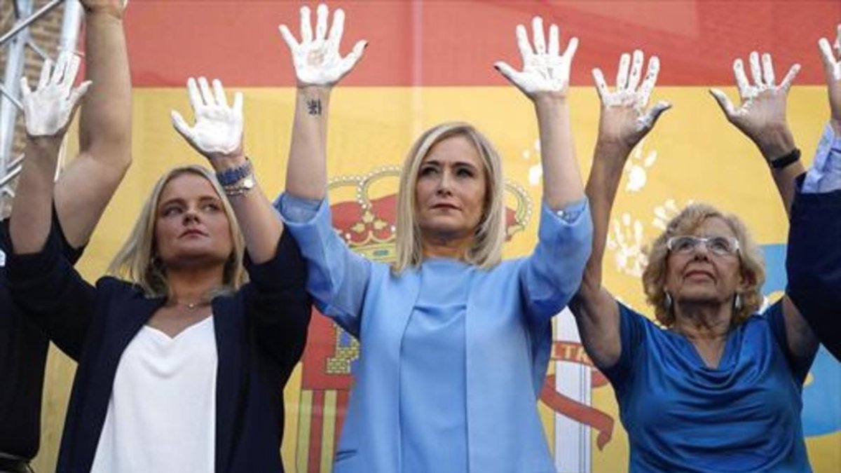 Marimar Blanco, a la izquierda, junto a Cristina Cifuentes y Manuela Carmena.-EFE