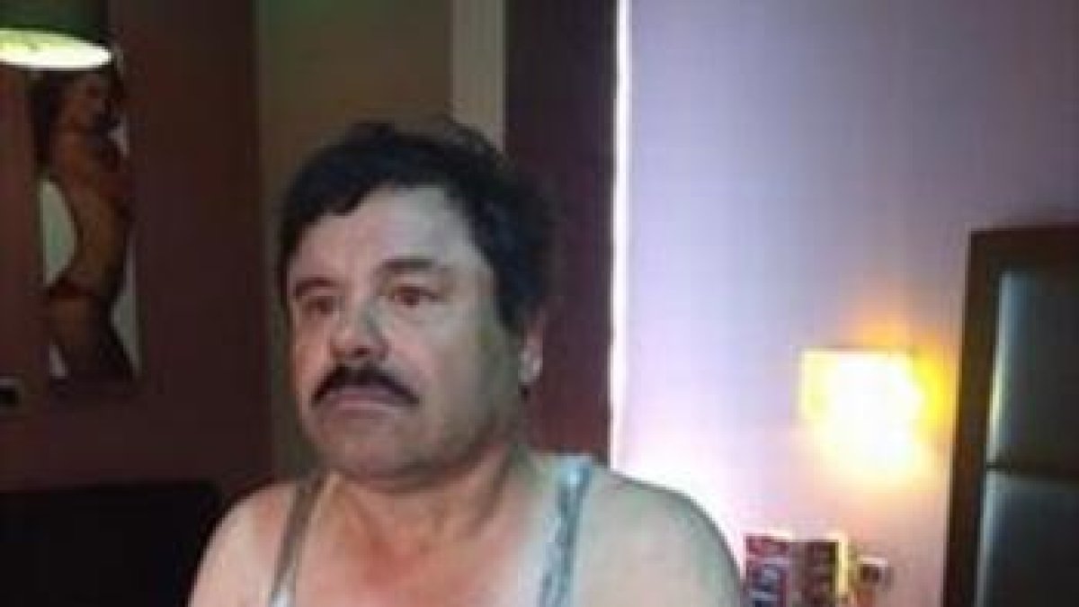 Joaquín, 'El Chapo', Guzmán, en el momento de su nueva detención, ayer, en Los Mochis (Sinaloa, México).-EFE