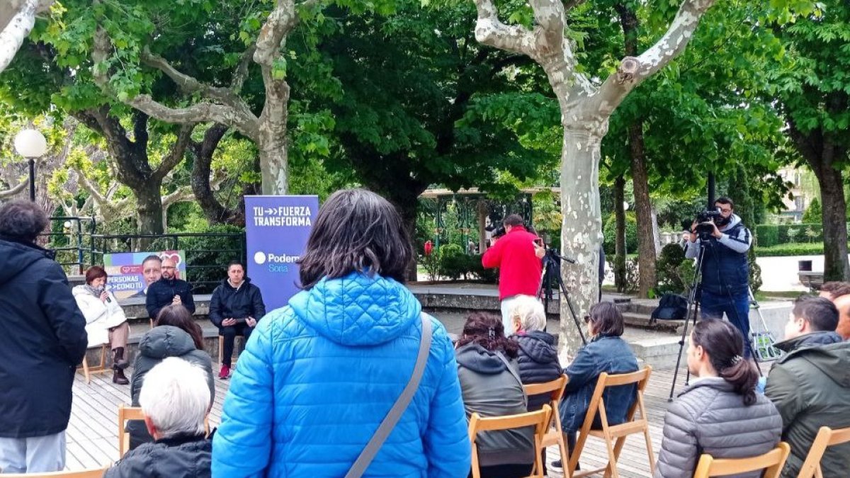 Acto de Podemos Soria con Nacho Álvarez en la mañana del viernes. HDS