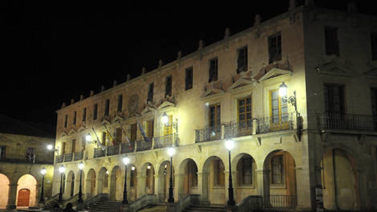 La fachada del Ayuntamiento de Soria. / Ú.S.-