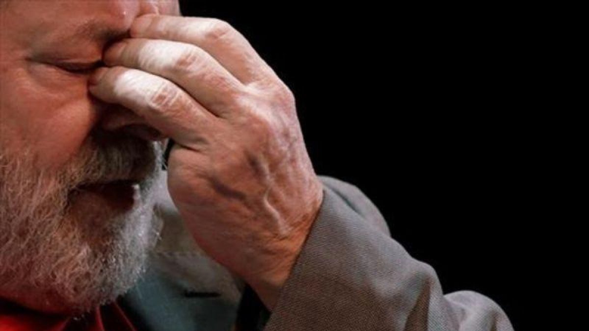 Lula purga desde abril en Curitiba (sur) una pena de 12 años y un mes de cárcel por corrupción y lavado de dinero.-REUTERS / RICARDO MORAES