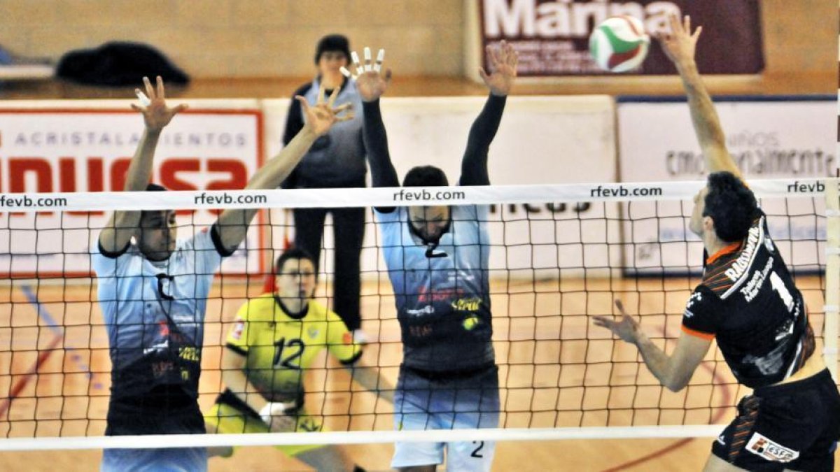El Río Duero visita hoy Teruel para jugar el primer partido de la serie semifinal por el título de la Superliga.-VALENTÍN GUISANDE