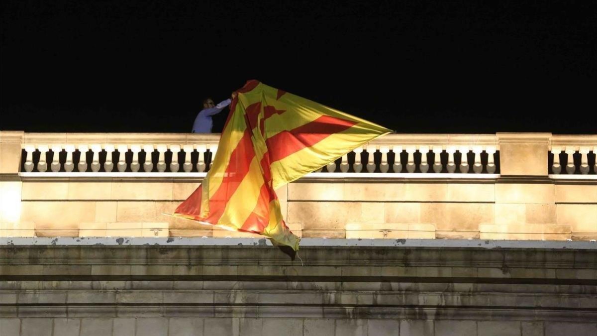 Estelada en el ayuntamiento de Barcelona-ELISENDA PONS