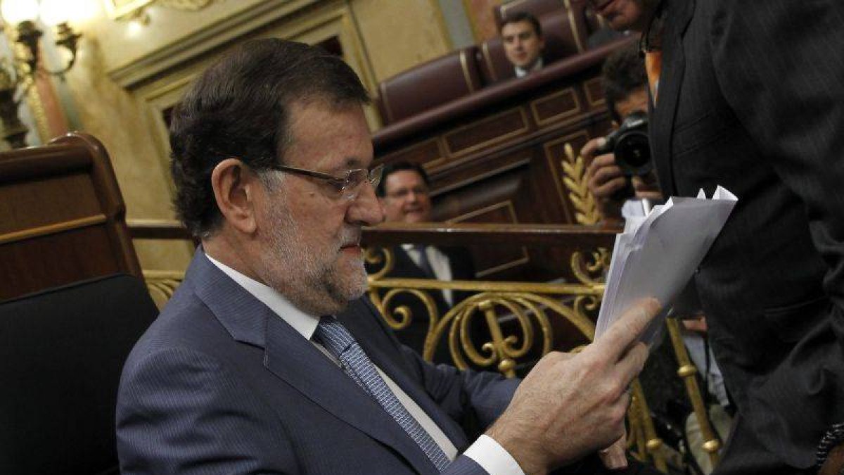 El presidente del Gobierno, Mariano Rajoy, al inicio de la sesión de control al Ejecutivo.-Foto: EFE