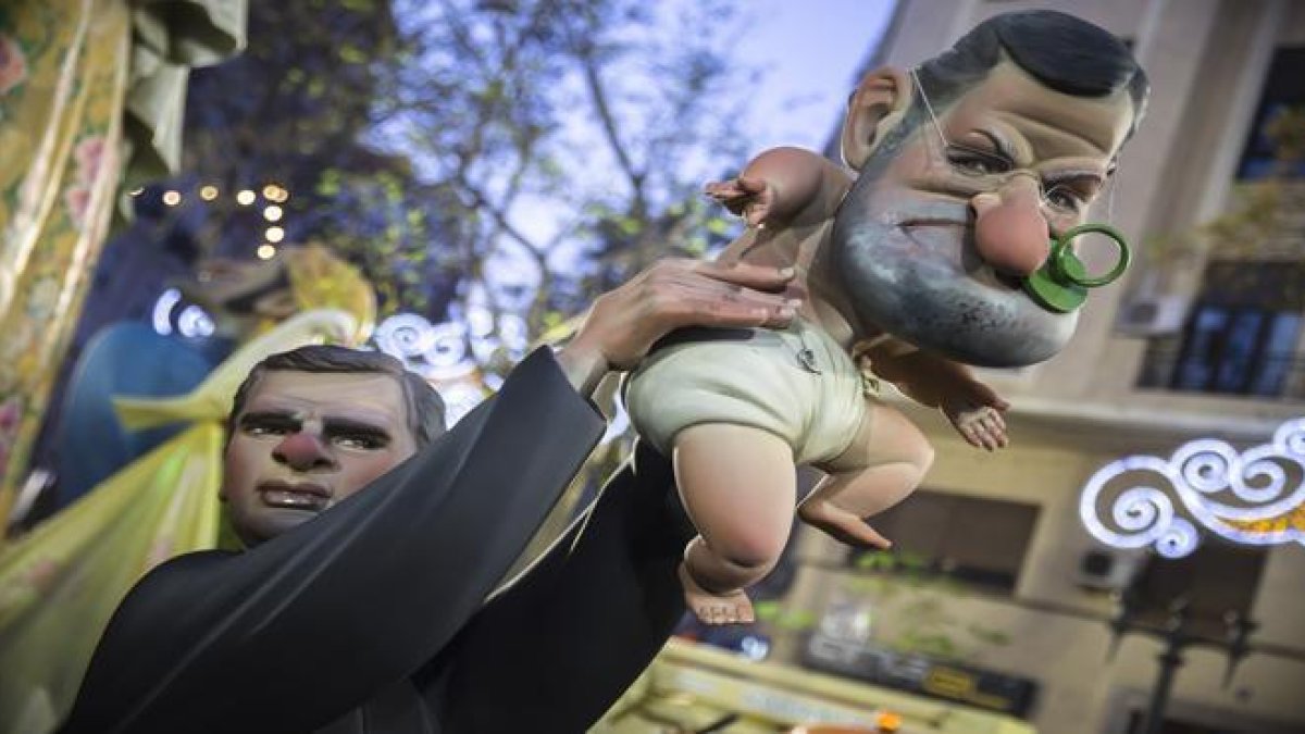 Algunos de los ninots que triunfan en las Fallas de Valencia 2017.-MIGUEL LORENZO