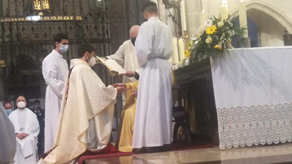 Un momento de la ordenación.-A.H.