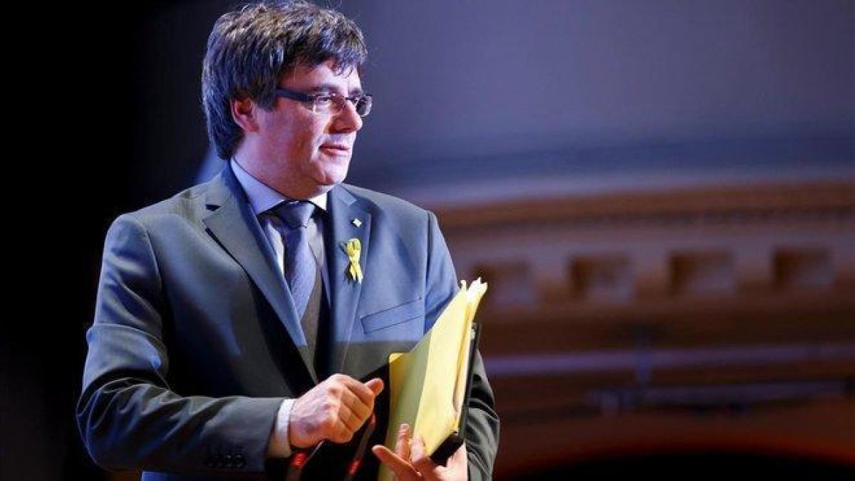 El expresidente de la Generalitat Carles Puigdemont tras la conferencia de prensa que ofreció el 18 de marzo del año pasado en la localidad suiza de Ginebra.-EFE / SALVATORE DI NOLFI