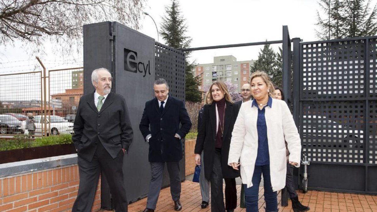 La vicepresidenta y consejera de Empleo de la Junta de Castilla y León, Rosa Valdeón, visita el Centro de Formación de Referencia Nacional en Industrias Cárnicas-ICAL