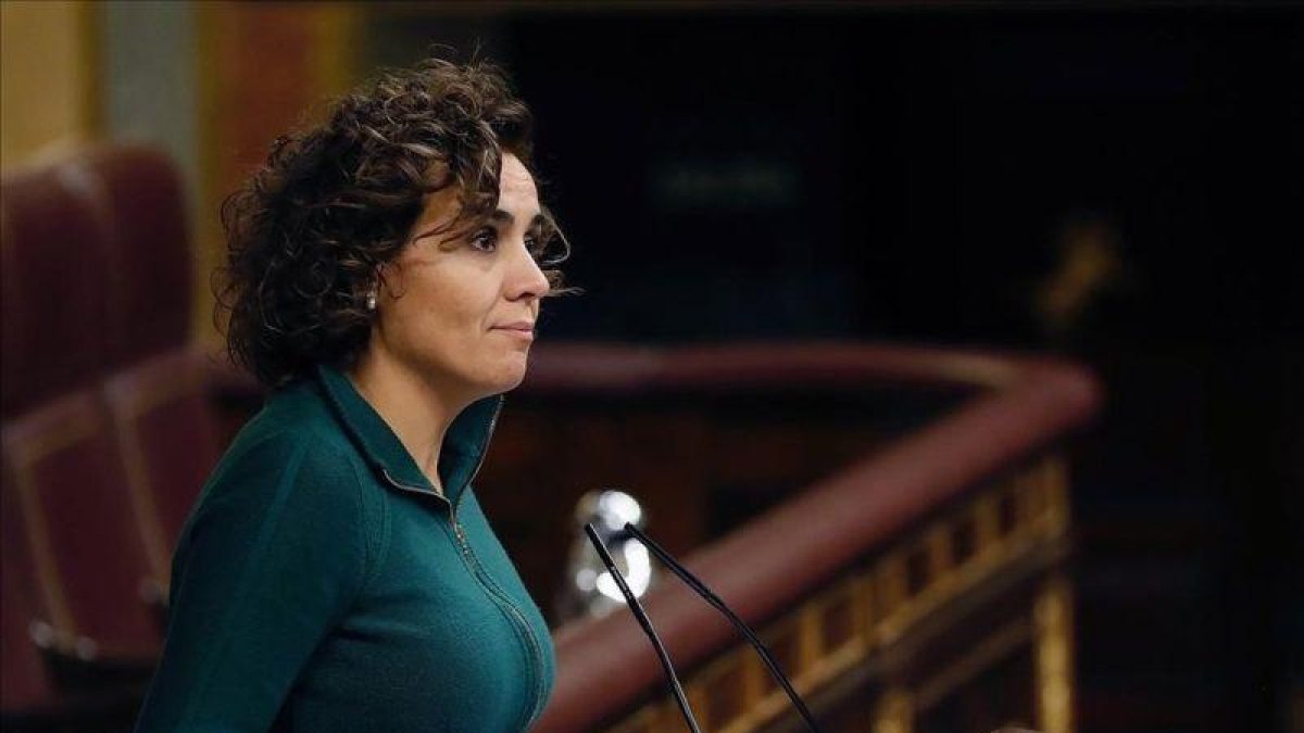 La portavoz del PP en el Congreso, Dolors Montserrat. en el Pleno de este martes-EFE