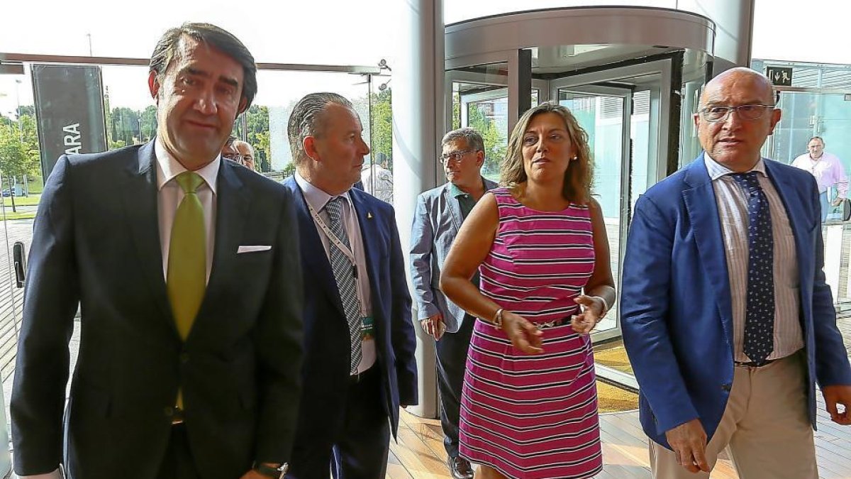 Juan Carlos Suárez-Quiñones, Donaciano Dujo, Milagros Marcos y Jesús Julio Carnero en elCongreso de ASAJA.-ICAL