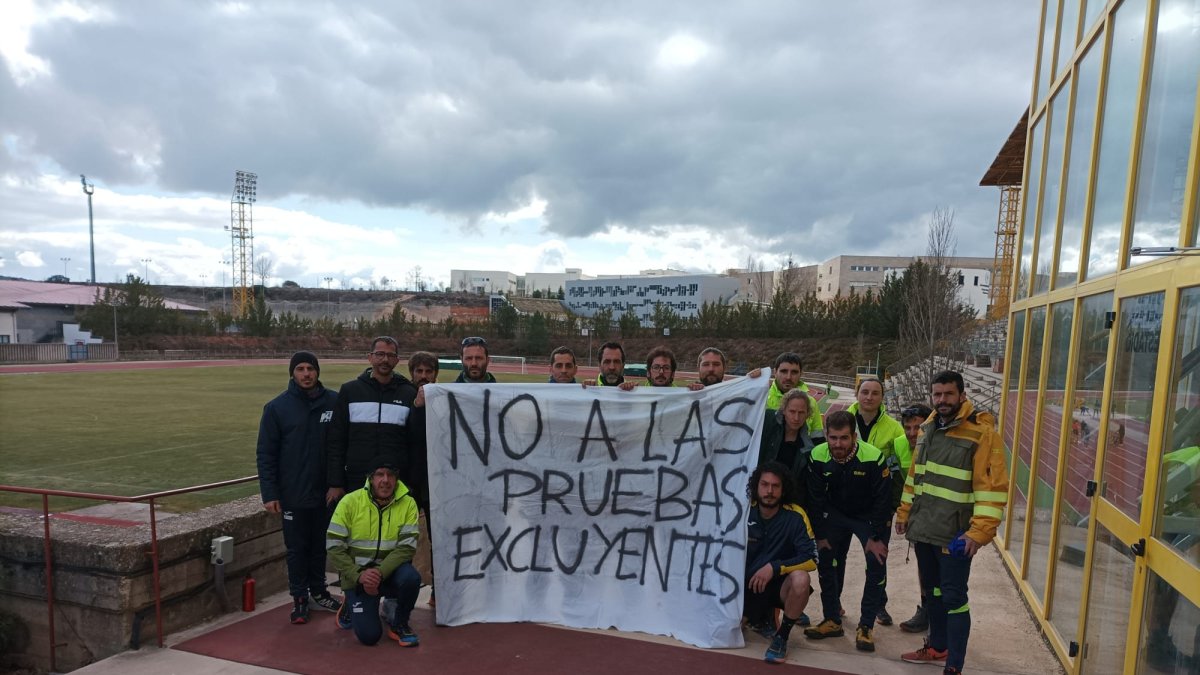 Pancarta de protesta de trabajadores de la BRIF de Lubia en las instalaciones de los antiguos Pajaritos de Soria. BRIF LUBIA