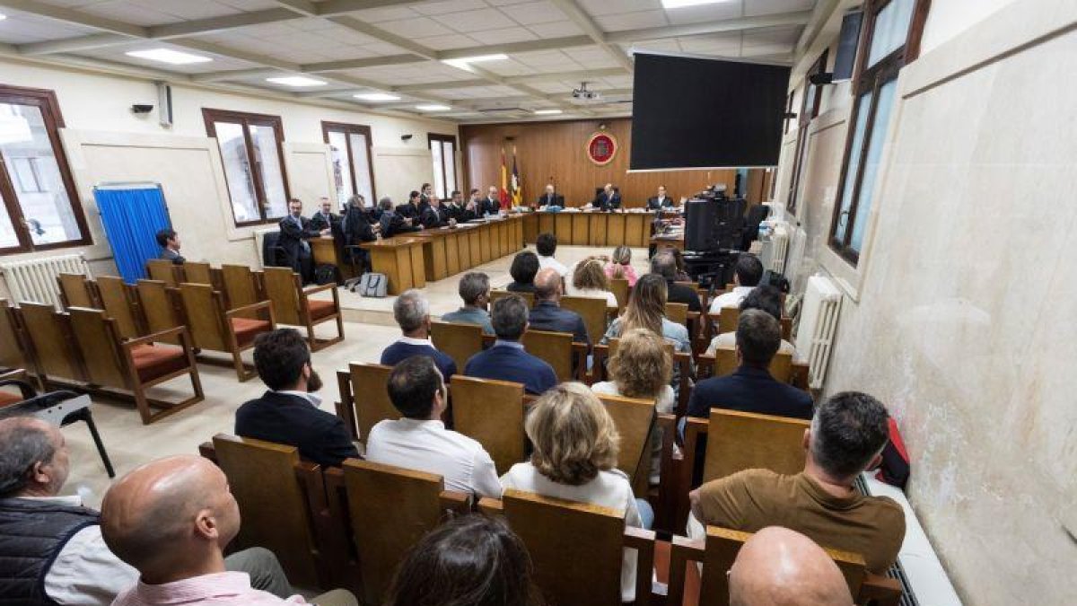 Juicio en Palma a los controladores aéreos de Baleares por la huelga del año 2010.-LLITERES (EFE)