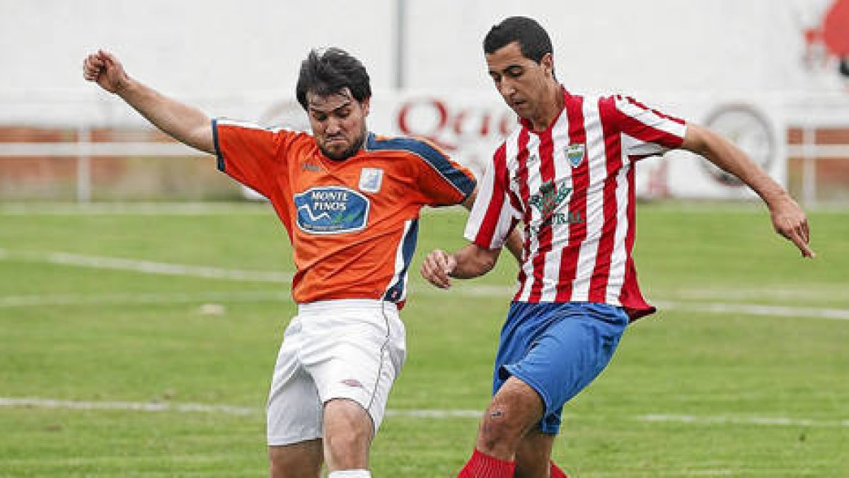 El Almazán sumaba ante la Cebrereña su segunda derrota seguida. / Diego Mayor-