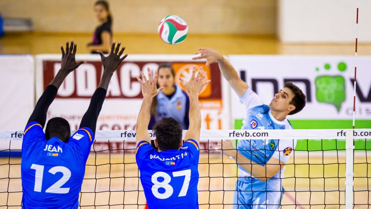 Imagen del partido del Río Duero ante Melilla de la primera vuelta disputado en Los Pajaritos. MARIO TEJEDOR