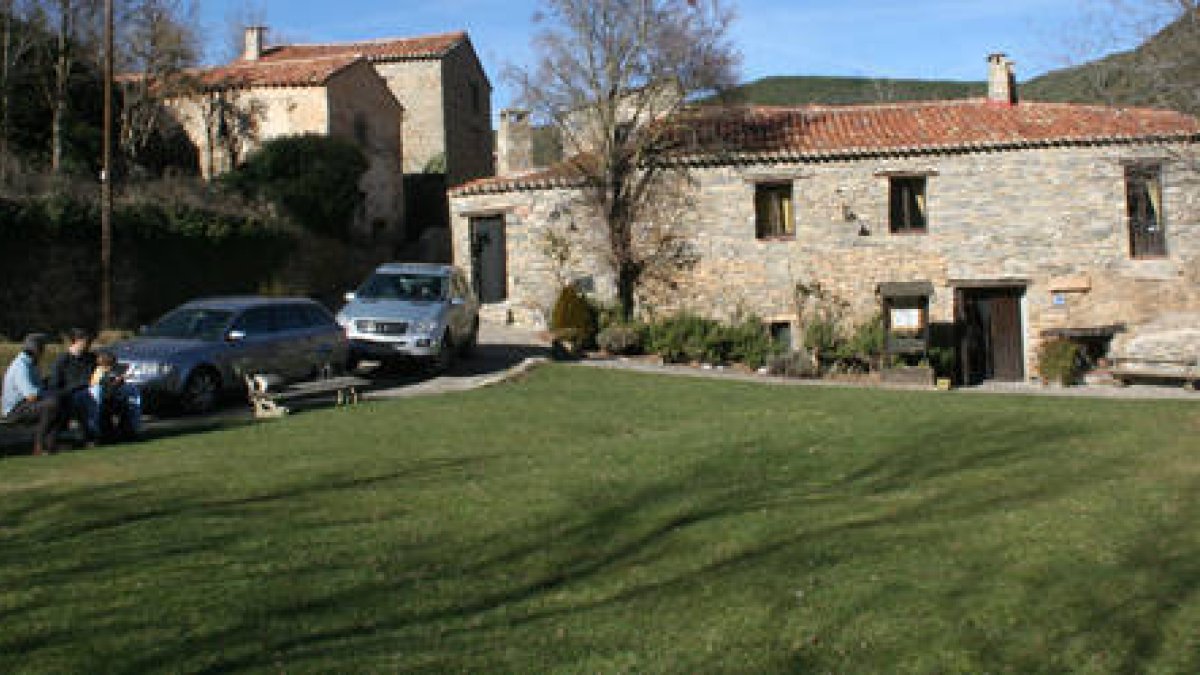 Exteriores del Centro de Turismo Rural de Valdelavilla. / ÚRSULA SIERRA-