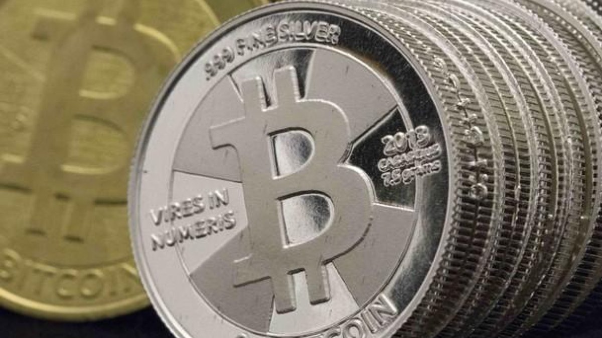 Monedas bitcoin.-REUTERS