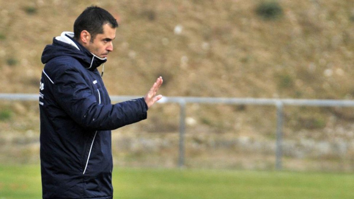 Fran Valero, entrenador del Numancia juvenil de División de Honor. HDS