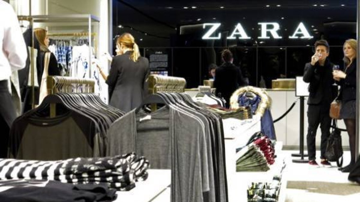 Tienda de Zara en Londres, en la calle Oxford.-Foto: DANI BOSQUE/ EFE
