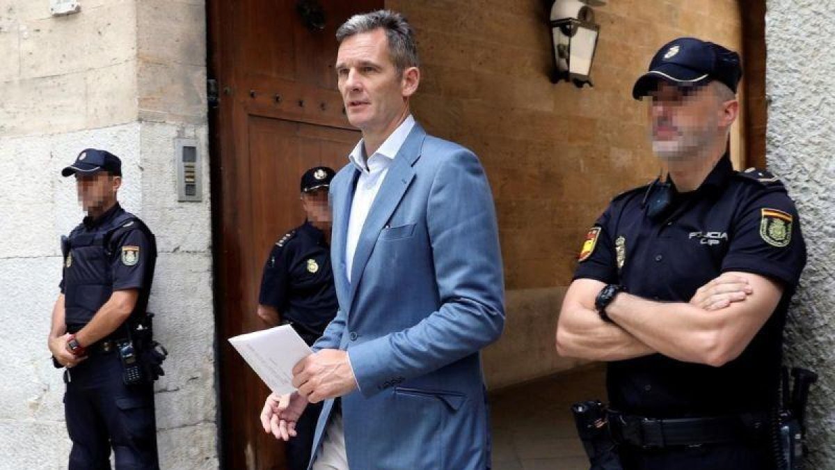 Iñaki Urdangarin a su salida, hoy, de la Audiencia de Palma.-BALLESTEROS (EFE)