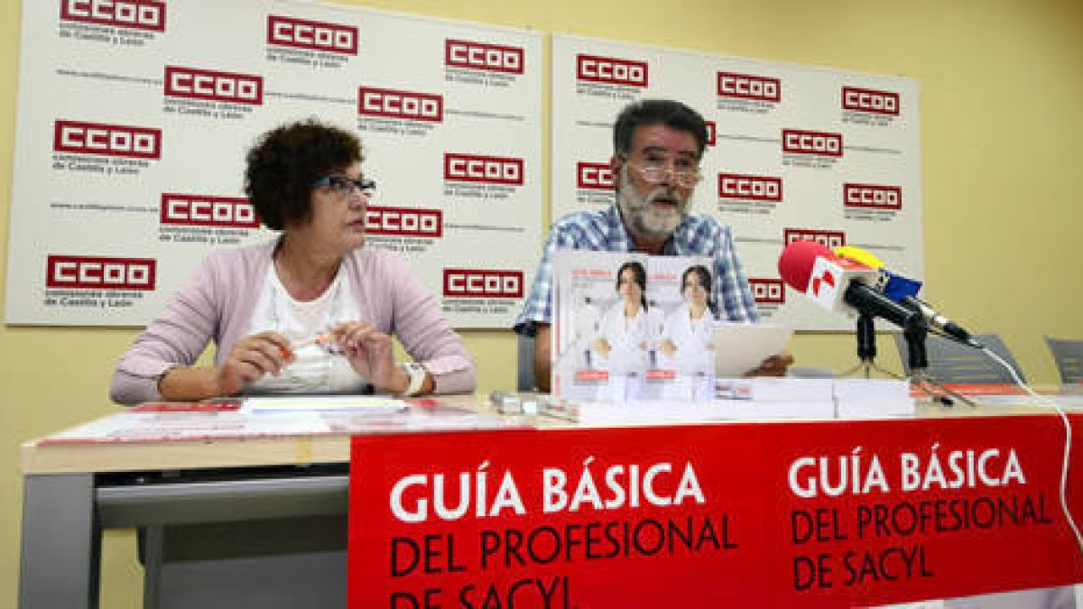María José Romero y Rafael Sancho en la presentación de la Guía Básica. / ÁLVARO MARTÍNEZ-