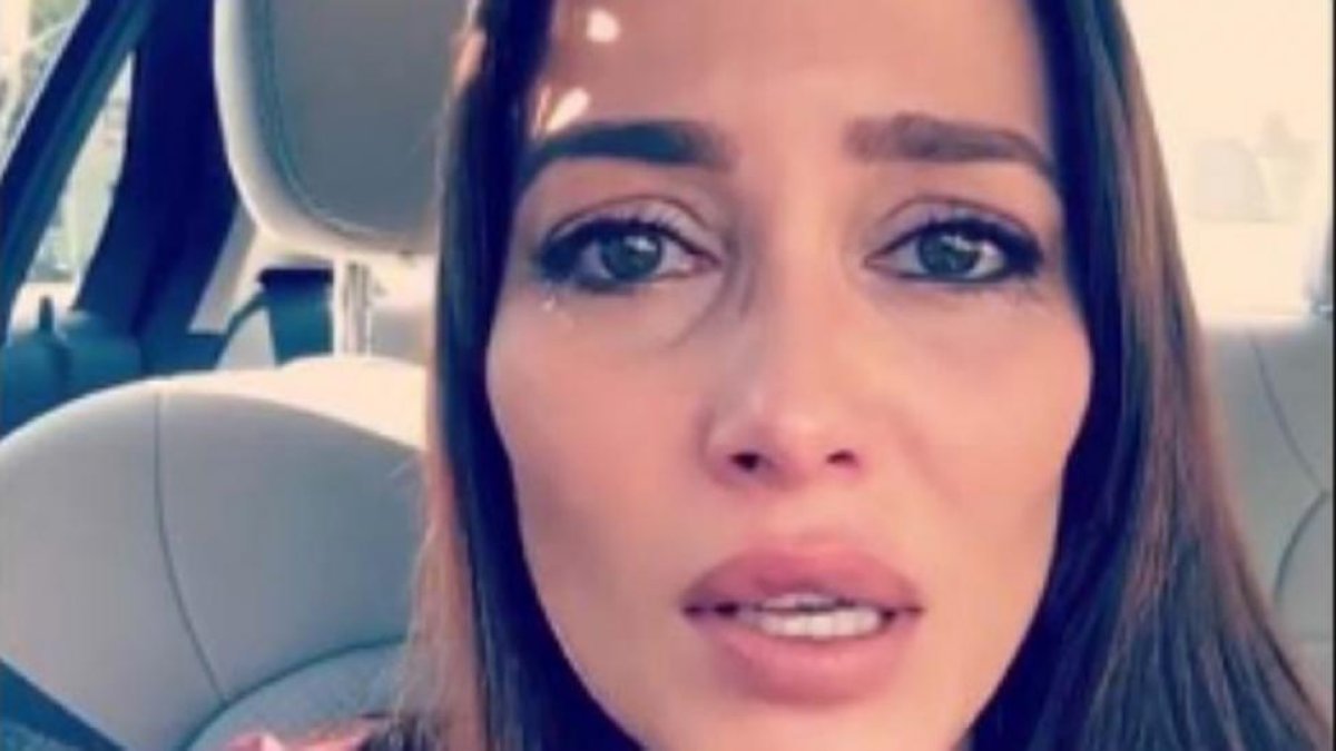 Adriana Fonseca, llorando, mientras explica su traumática experiencia en un 'casting' en EEUU.-TWITTER