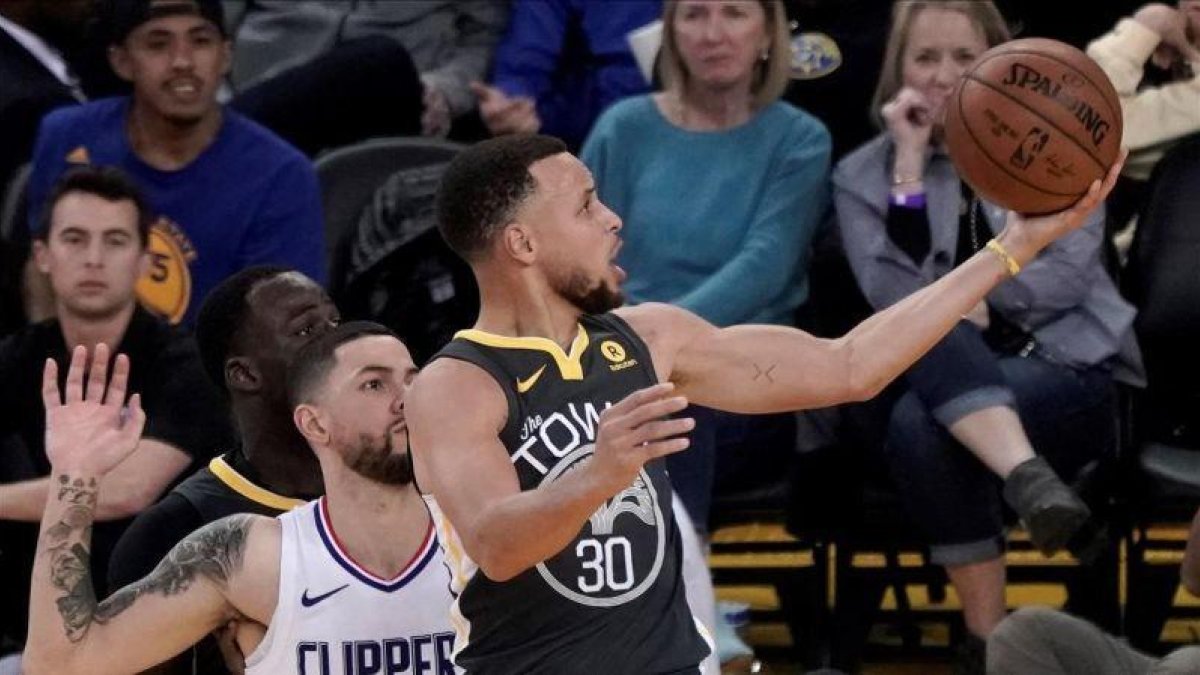 Stephen Curry durante el partido ante Los Ángeles Clippers.-JOHN G MABANGLO