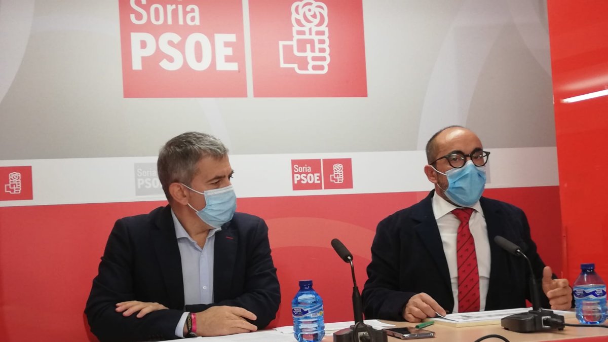 El diputado Javier Antón y el senador Luis Rey durante su comparecencia. HDS