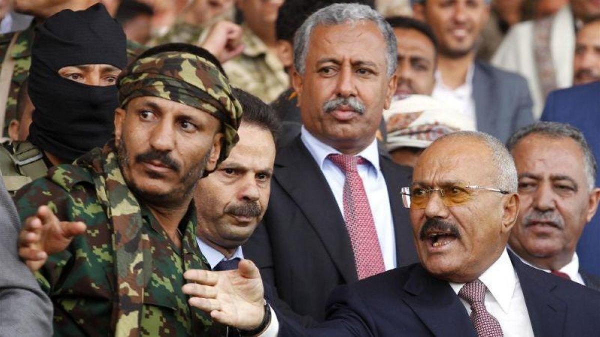 El expresidente yemení Alí Abdalá Saleh, a la derecha de la imagen, el pasado mes de agosto.-EPA / YAHYA ARHAB