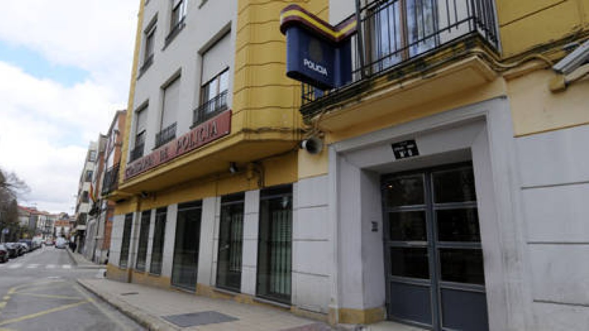 Imagen de la Comisaría del Cuerpo Nacional de Policía en Soria. / VALENTÍN GUISANDE-
